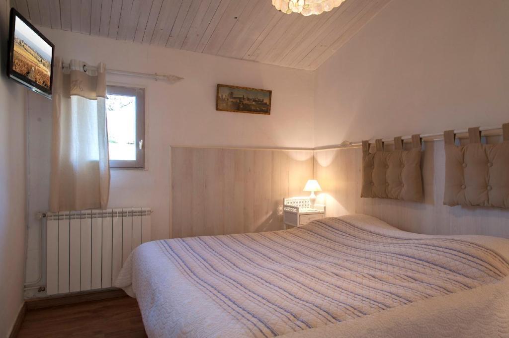 Bed and Breakfast Ecuries Sainte Croix Carcassonne Zimmer foto