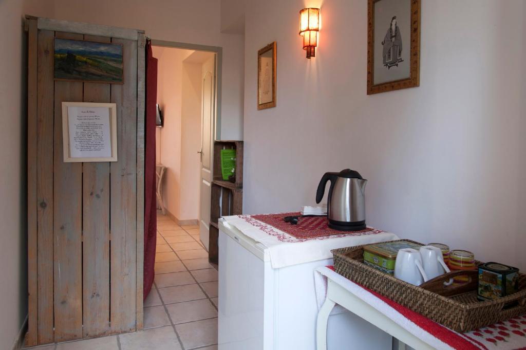 Bed and Breakfast Ecuries Sainte Croix Carcassonne Zimmer foto
