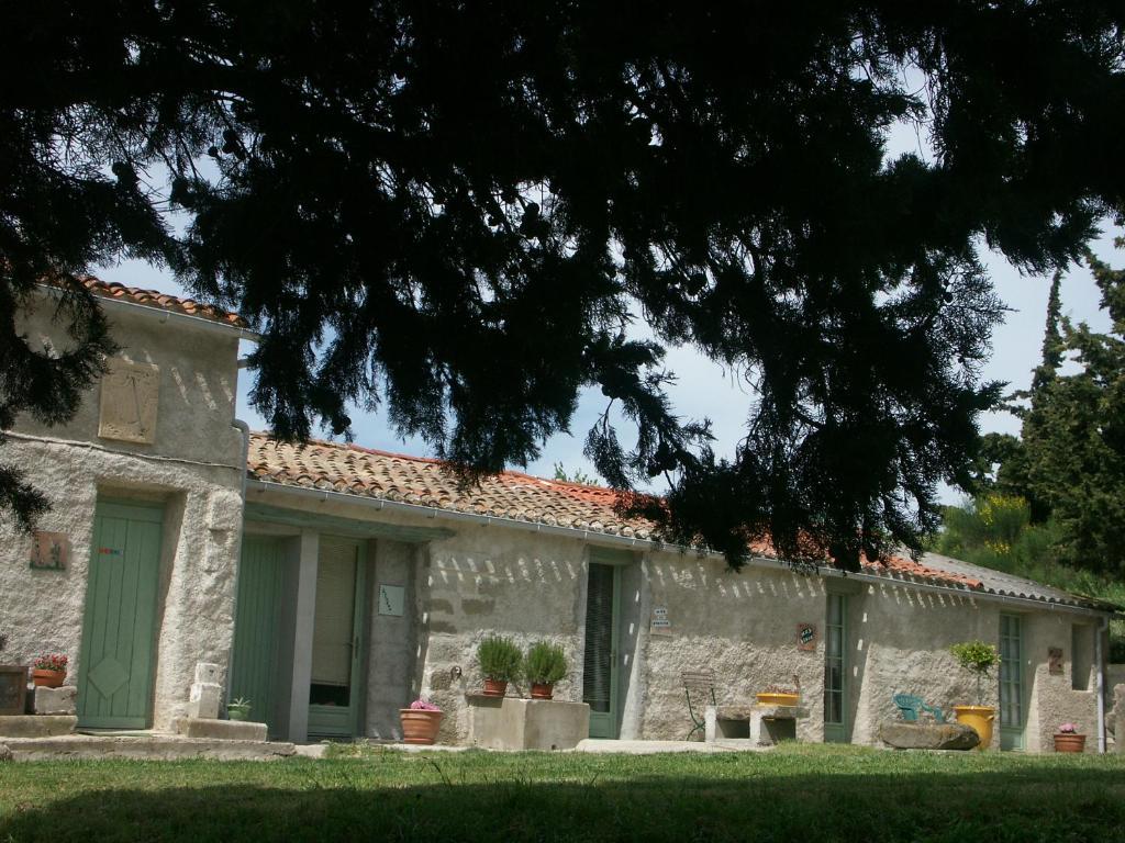 Bed and Breakfast Ecuries Sainte Croix Carcassonne Exterior foto