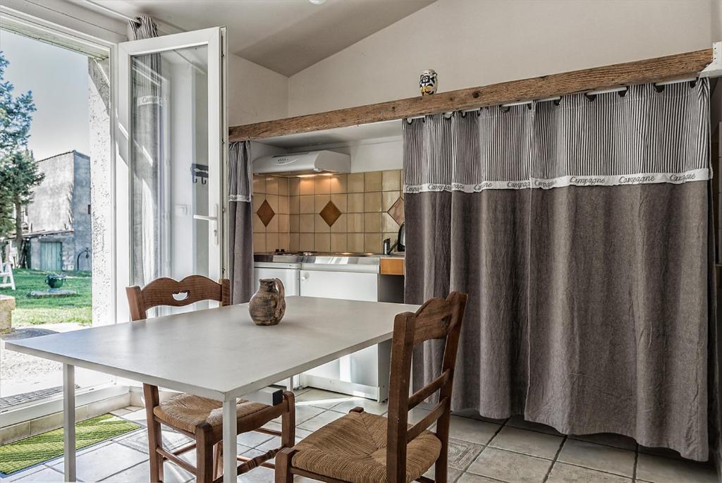 Bed and Breakfast Ecuries Sainte Croix Carcassonne Zimmer foto